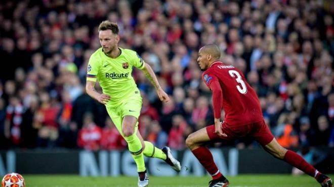 Rakitic, ante el Liverpool (Foto: EFE).