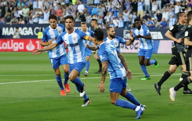 Adrián celebra el primer gol del Málaga al Oviedo.