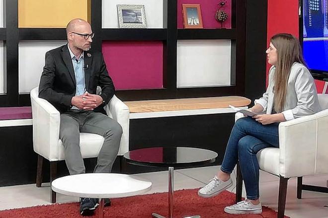 El presidente del Universitario Bilbao, Aitor Jauregui, entrevistado por Cynthia Laiseka en tele 7.