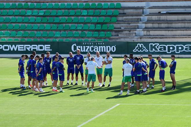 Entrenamiento del Betis en la Ciudad Deportiva (Foto: Kiko Hurtado).