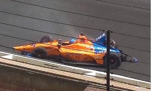 Alonso sufre un accidente en las 500 millas de Indianápolis.