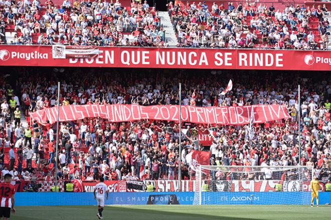 Pancarta exhibida en el Gol Norte (Foto: Kiko Hurtado).