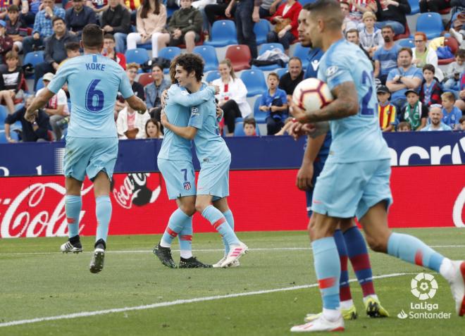 Sergio Camello celebra su primer gol con el Atlético de Madrid (Foto: LaLiga).