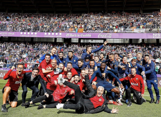 Los jugadores del Valencia CF celebran la Champions. (Foto: Valencia CF)