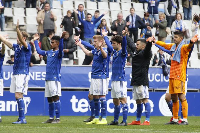 Los jugadores del Oviedo tras vencer ante el Numancia (Foto: Luis Manso).