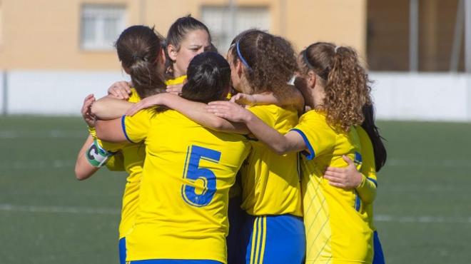 El Cádiz Femenino celebrando un gol en su partido ante el Atético Sanluqueño (Foto: CCF).