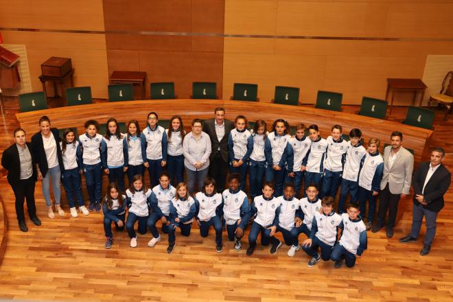 Las chicas y chicos de las selecciones valencianas Sub 12 visitaron la Diputació de València tras su
