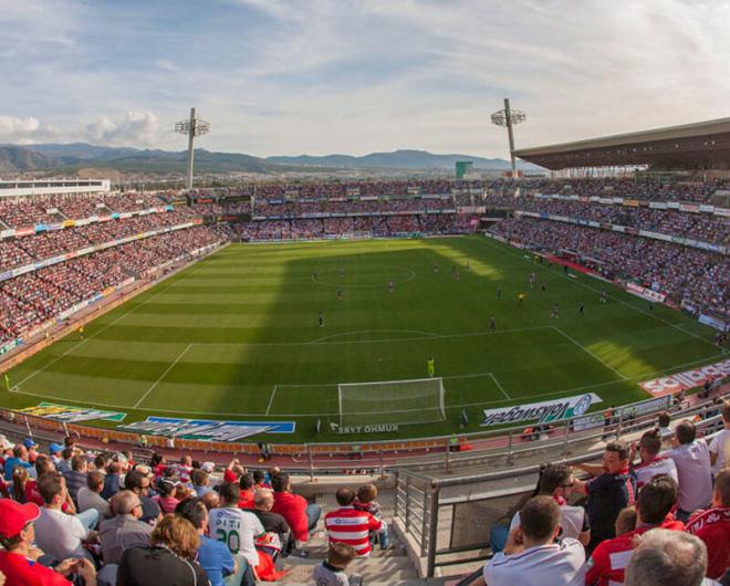 El Nuevo Los Cármenes, durante un partido del Granada CF.