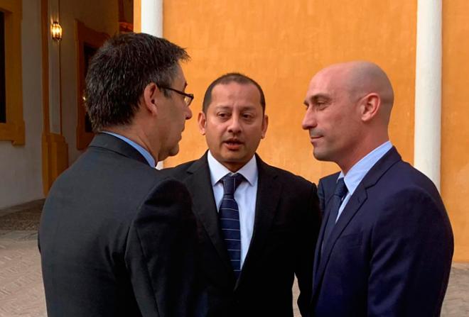 Bartomeu, Murthy con el presidente de la RFEF, Luis Rubiales en la cena oficial de la pasada Copa