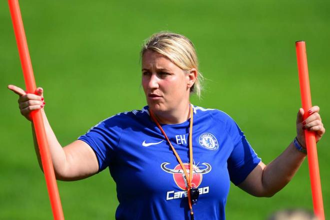 Emma Hayes, durante un entrenamiento con el Chelsea Women.