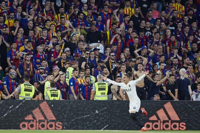 Rodrigo Moreno celebra uno de los goles del Valencia CF en la final de Copa del Rey.