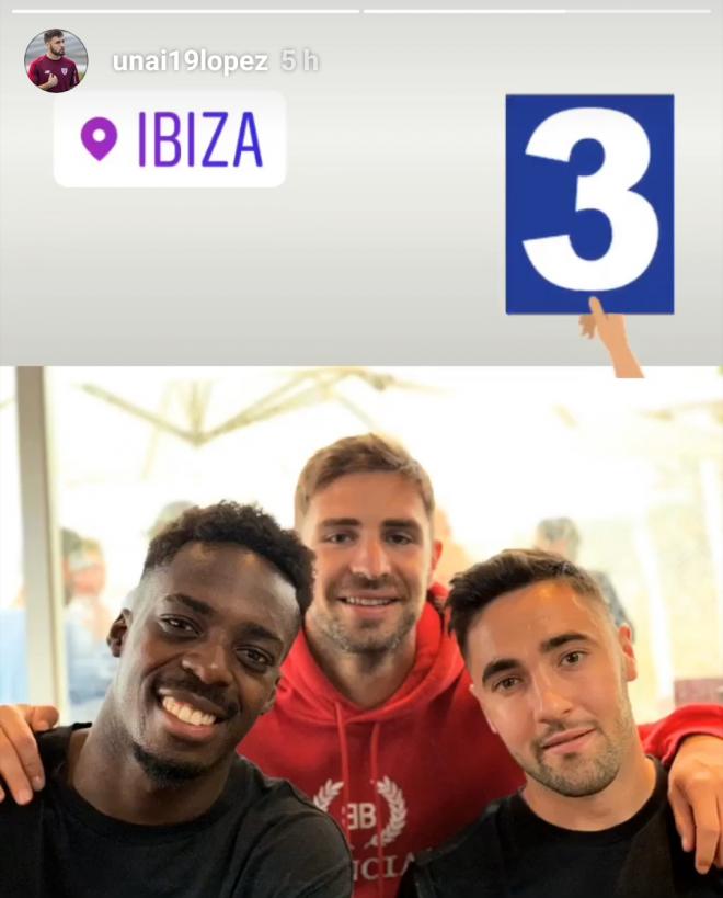 Los jugadores del Athletic Club Iñaki Williams, Yeray y Unai López posan en una estancia en Ibiza.