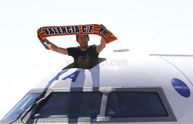 Parejo, al llegar a València desde Sevilla tras ganar la final de Copa