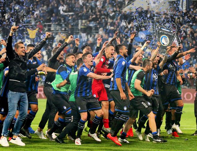 Los jugadores de la Atalanta celebran la clasificación para la Champions League.