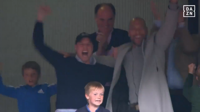 El Príncipe Guillermo celebra el ascenso del Aston Villa (Captura: Dazn).