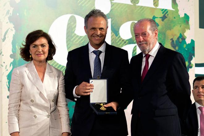 Joaquín Caparrós recibe la Medalla de Oro de la Provincia de Sevilla (Foto: Kiko Hurtado).