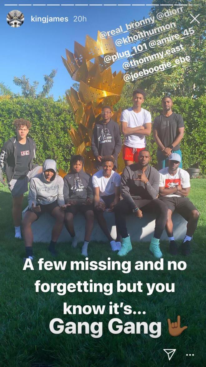 LeBron James Jr., junto a sus amigos.