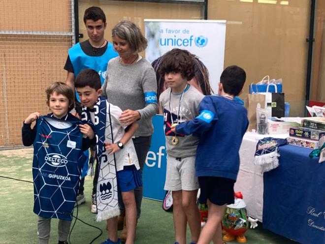 Se disputó en el RC de Tenis de San Sebastián un Torneo familiar a favor del proyecto ”Gota a gota por Níger” de UNICEF.