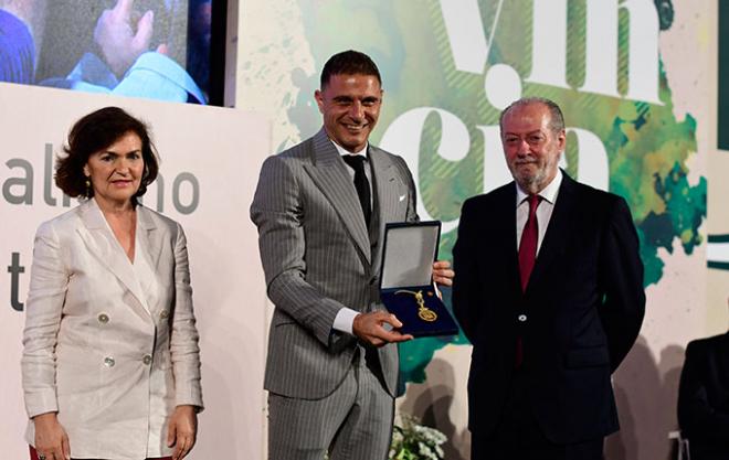 Joaquín Sánchez recibe la Medalla de Oro de la Provincia de Sevilla (Foto: Kiko Hurtado).