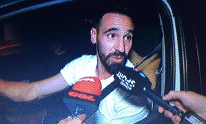 Borja atiende a los medios a su llegada a Valladolid tras declarar en Huesca.