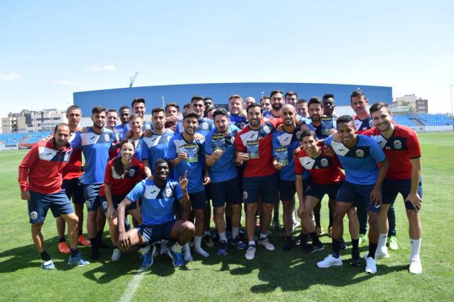 Jugadores del CF Fuenlabrada en el Fernando Torres.