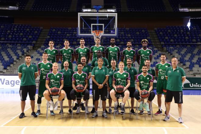 Posado de la plantilla del Unicaja 2018/19 (Foto: Unicaja B. Photopress).