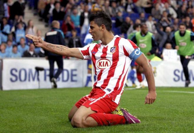 Agüero celebra un gol con el Atlético (Foto: EFE).