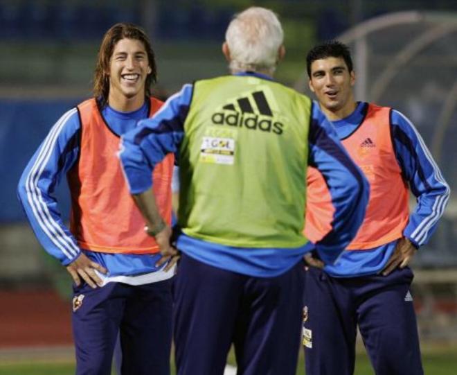 Ramos, junto a Reyes y Luis Aragonés.