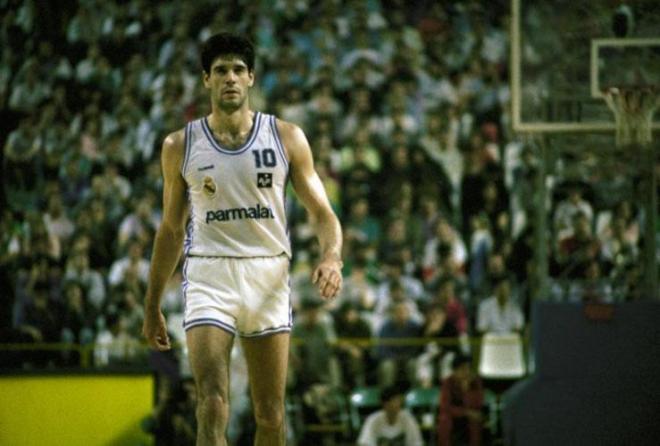 Fernando Martín, en un partido con el Real Madrid.