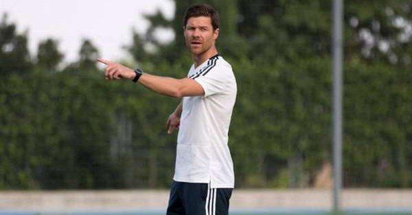 Xabi Alonso, en un entrenamiento de las categorías inferiores del Real Madrid.