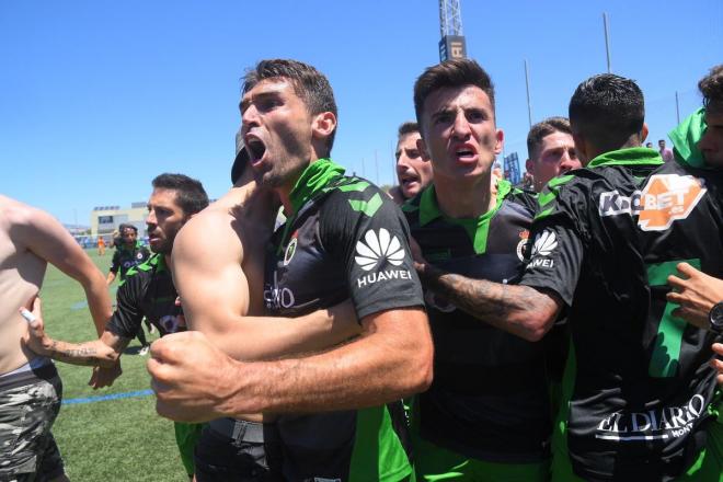 David Barral, junto a sus compañeros, celebrando el ascenso