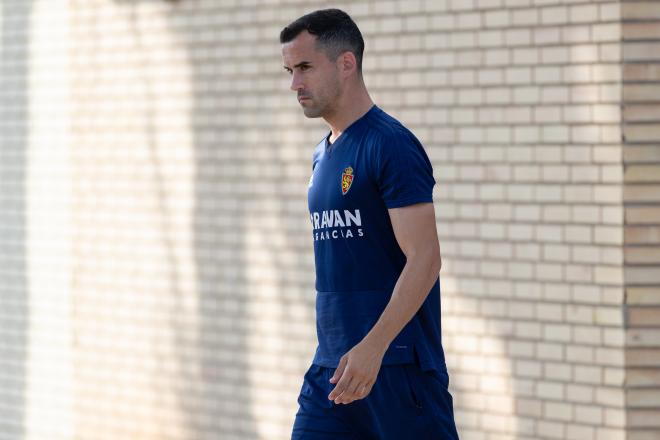 Miguel Linares en un entrenamiento del Real Zaragoza en la Ciudad Deportiva (Foto: Daniel Marzo).