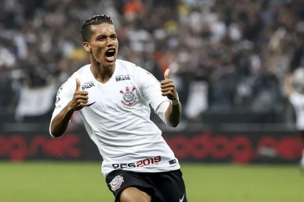 Pedrinho festeja un gol con el Corinthians (Foto: EFE).