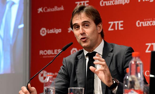 Lopetegui, en su presentación como entrenador del Sevilla FC. (Foto: Kiko Hurtado).