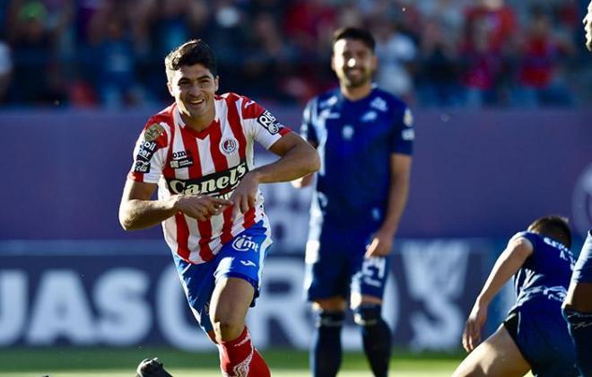 Nicolás Ibáñez celebra un gol con Atlético San Luis.