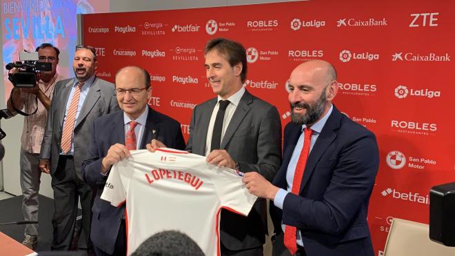 La presentación de Julen Lopetegui como entrenador del Sevilla.