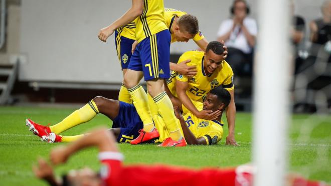 Los jugadores de Suecia celebran uno de los goles ante Malta.