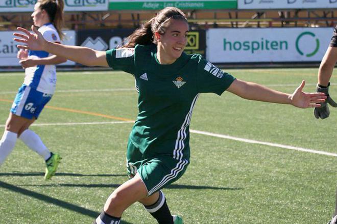 Rocío Gálvez celebra un gol con el Betis Féminas.