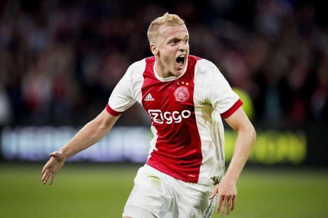 Donny Van de Beek, celebrando un gol con el Ajax.
