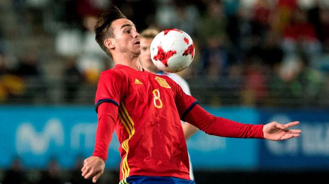 Fabián, jugando con España sub 21.