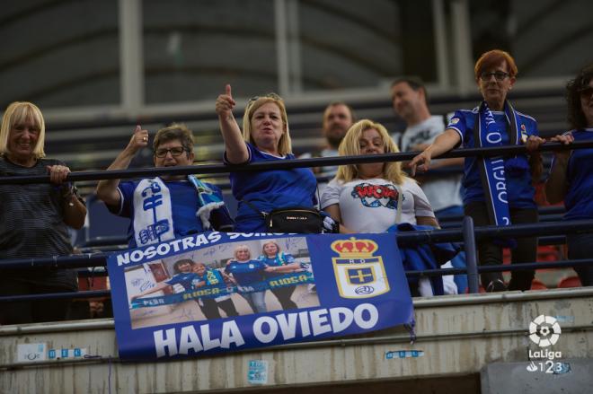 Aficionados del Real Oviedo en El Sadar (Foto: LaLiga).