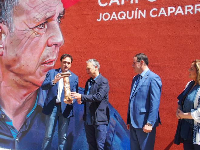 Caparrós, en la inauguración del campo de fútbol que lleva su nombre (Foto: Ayuntamiento de Cuenca).