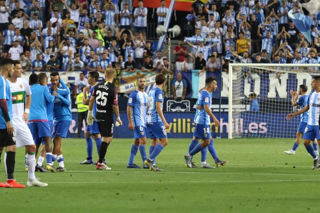 Los jugadores tras el Málaga-Elche (Foto: Paco Rodríguez).