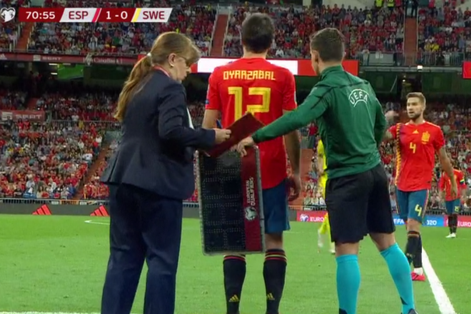Mikel Oyarzabal en el último duelo internacional de España contra Suecia.