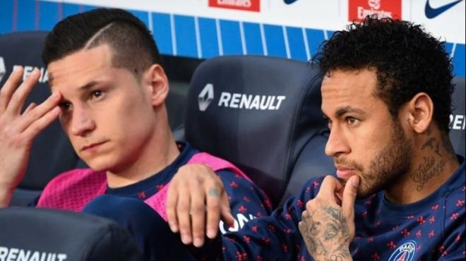 Julian Draxler y Neymar Jr., en el banquillo del PSG.
