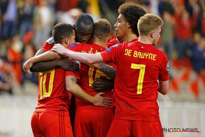 Los jugadores de Bélgica celebran uno de los goles ante Escocia.