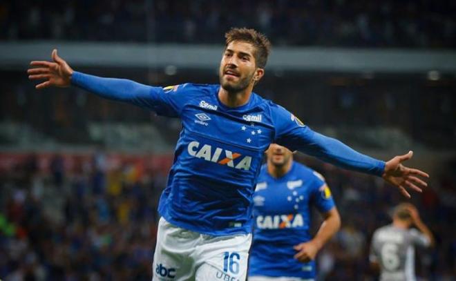 Lucas Silva, celebra un gol con el Cruzeiro.