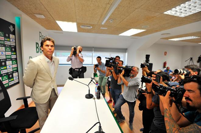 Rubi, en su presentación como entrenador del Real Betis. (Foto: Kiko Hurtado).