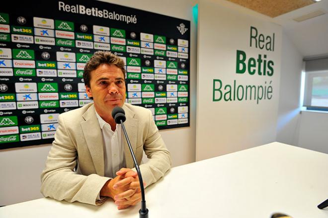 Rubi, en su presentación como entrenador del Real Betis. (Foto: Kiko Hurtado).
