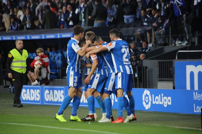 El Dépor celebra uno de los goles ante el Málaga (Foto: Iris Miquel).